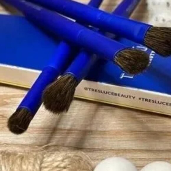 TRESLUCE BEAUTY By Becky G Like An Artista 4Pcs Brush Set - Picture 5 of 8